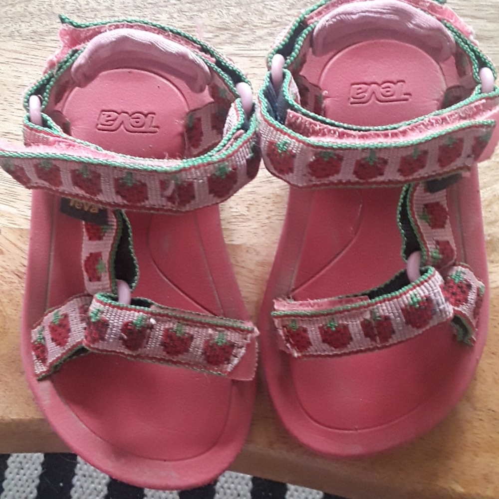 Teva toddler sandals, strawberry size 5